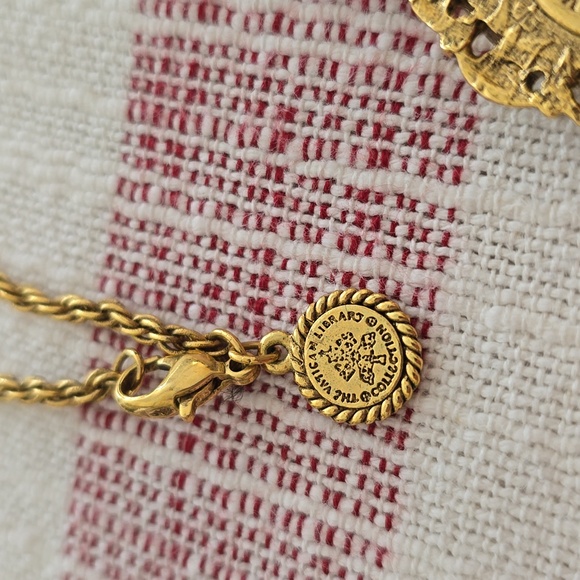 Vatican Library Collection Gold Madonna and Child Pendant with Gold Chain - EUC - Picture 7 of 8